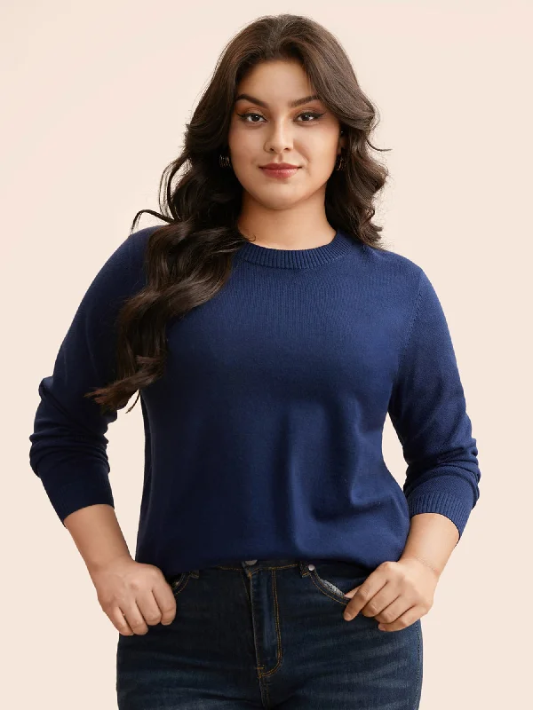 Solid Round Neck Wool Blend Pullover